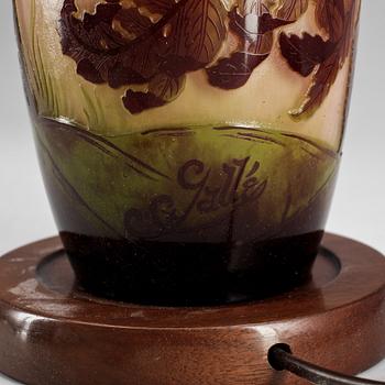 BORDSLAMPA, glas, Gallé Nancy, jugend, 1900-talets början. Signerad Gallé med stjärna.