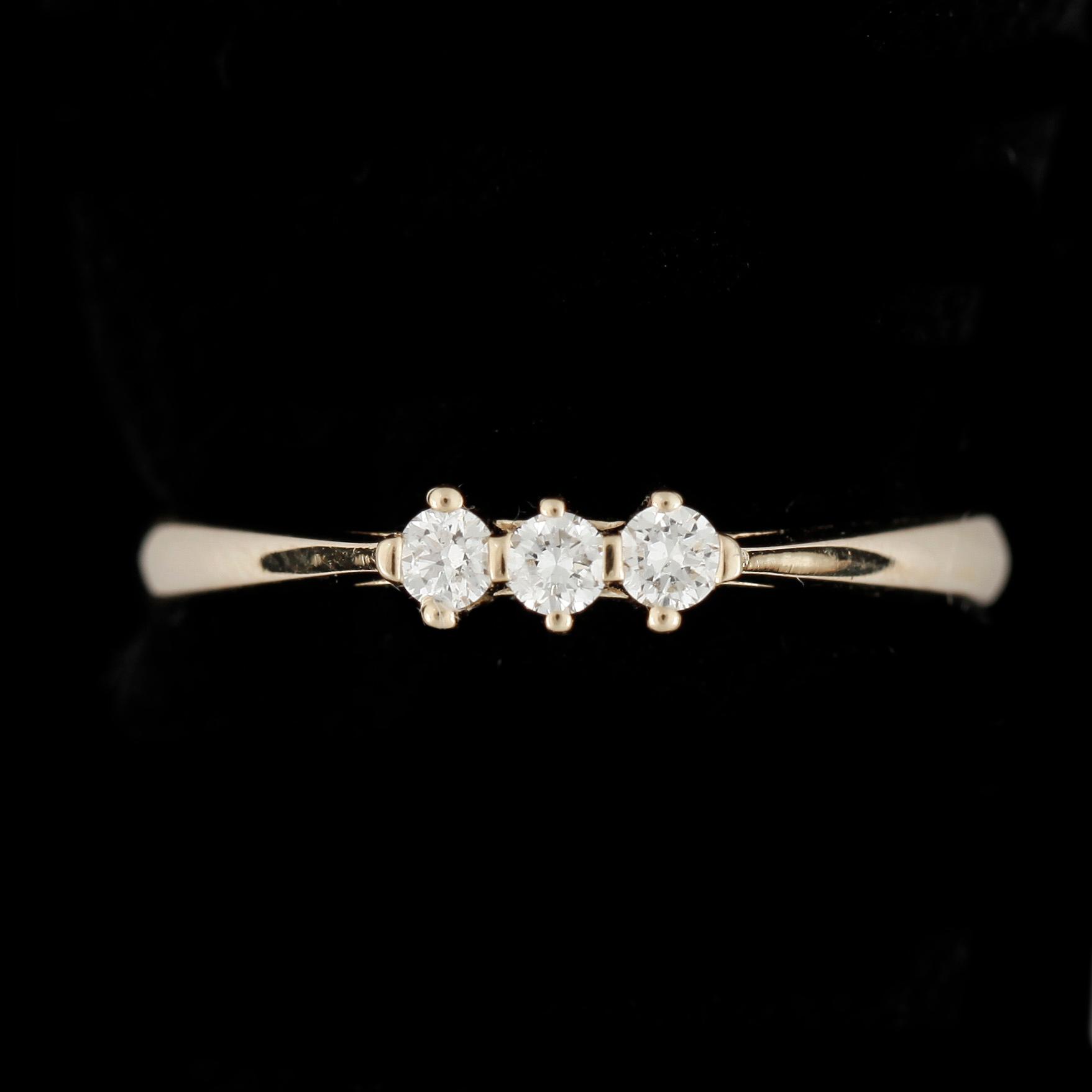 RING, 14k guld med briljantslipade diamanter tot ca0,14ct. Vikt ca2g.