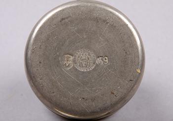 BURK MED LOCK, tenn. Firma Svenskt Tenn.