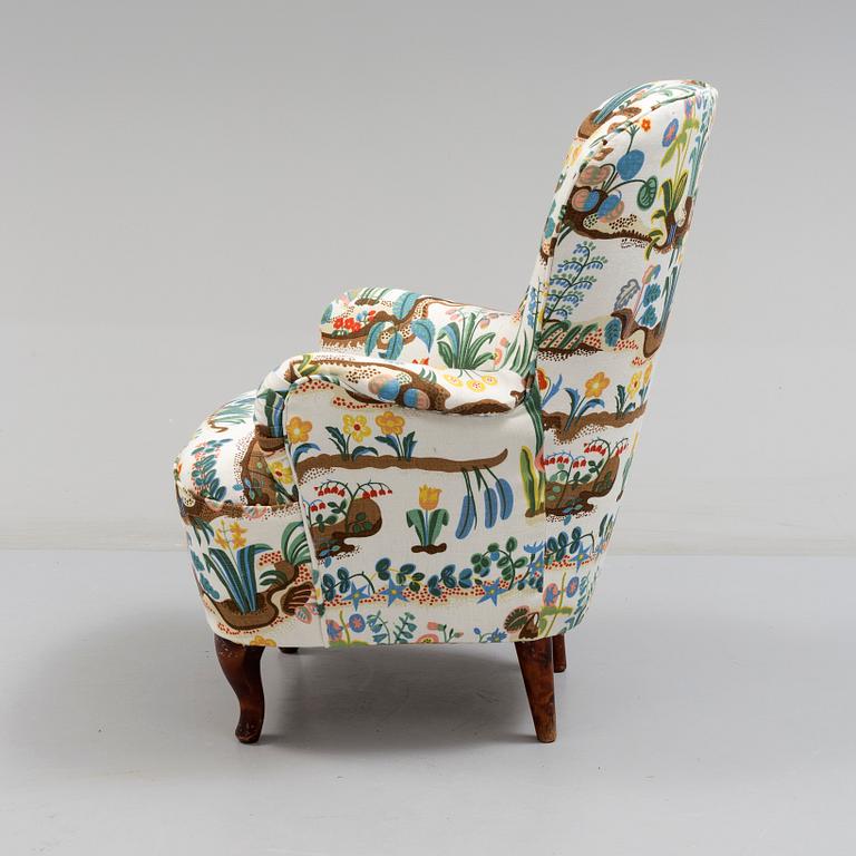 a easychair from the first half of the 20th century.