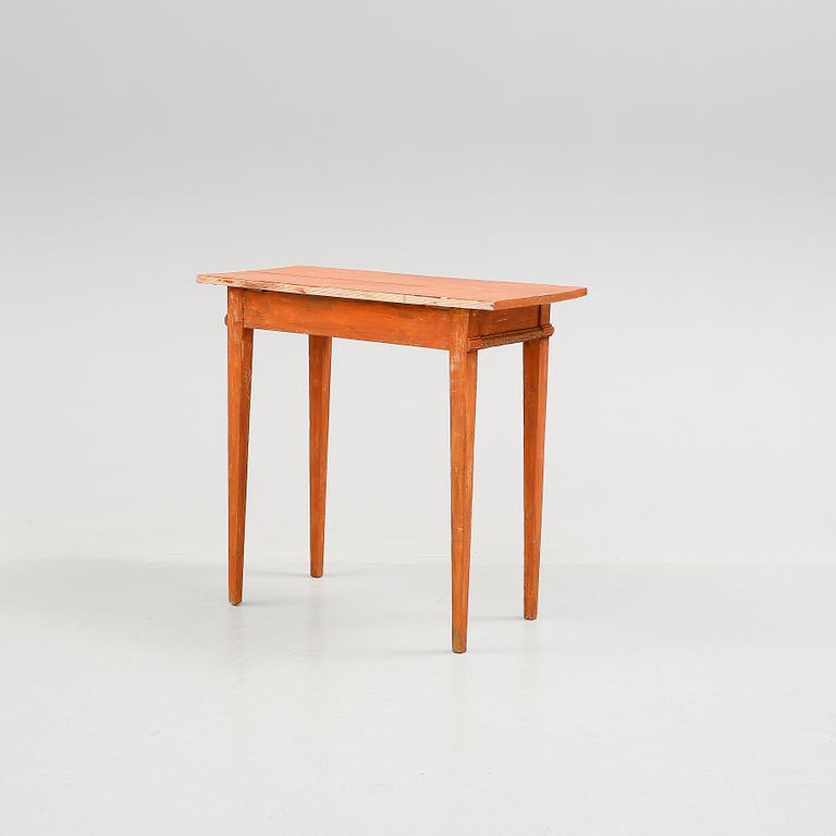BORD. Gustaviansk stil. 1900-tal.