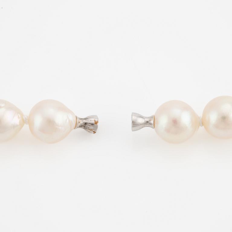 Cultured pearls necklace.