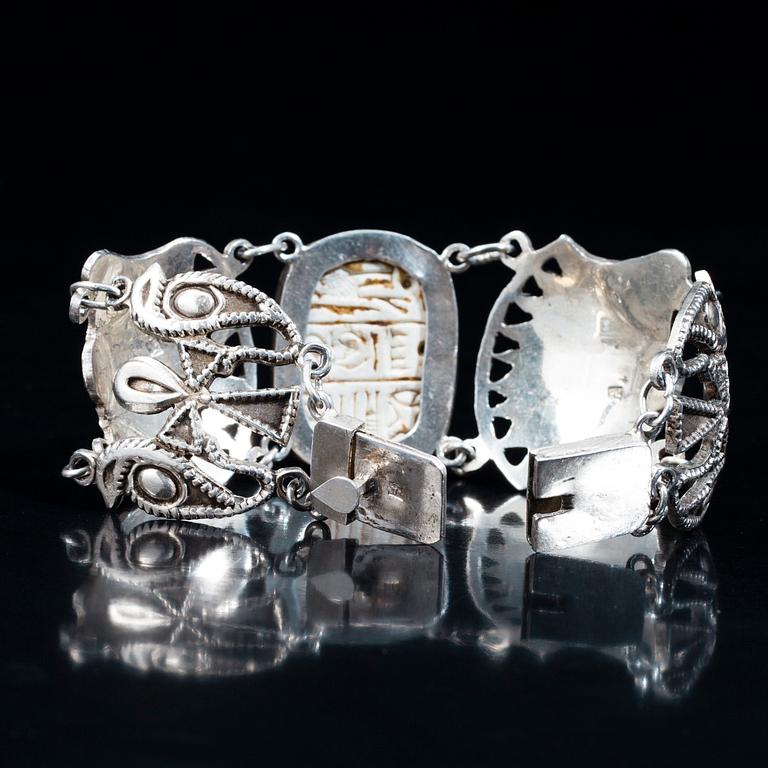 ARMBAND, 2 st, silver, Egypten. 1930-tal. Vikt 114,6 g.