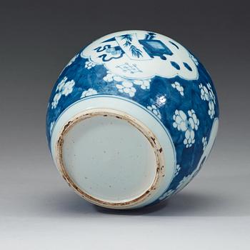 A blue and white jar, Qing dynasty, Kangxi (1662-1722).