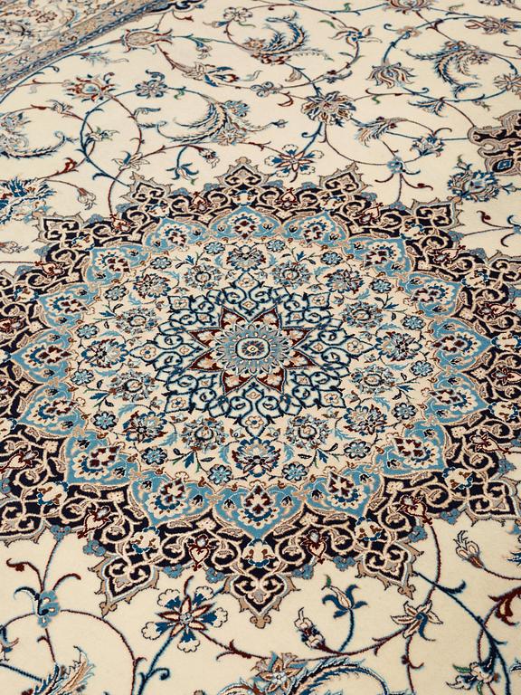 CARPET. Nain part silk, Habibian. 318,5 x 212,5 cm.