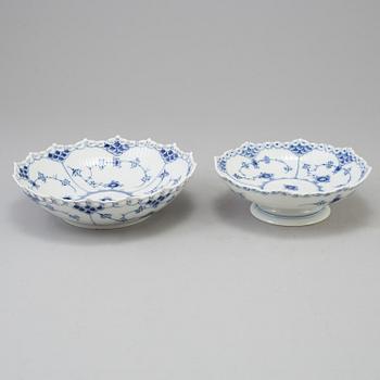 SERVIS, 44 delar, porslin, "Musselmalet", Royal Copenhagen, Danmark.