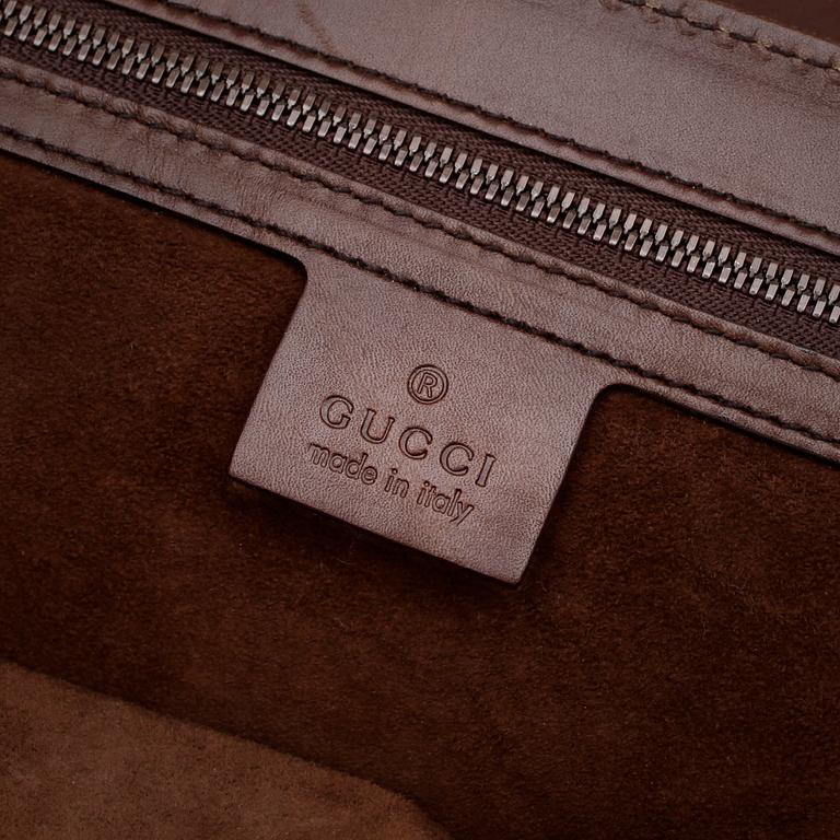 GUCCi, a brown leather shoulder bag.