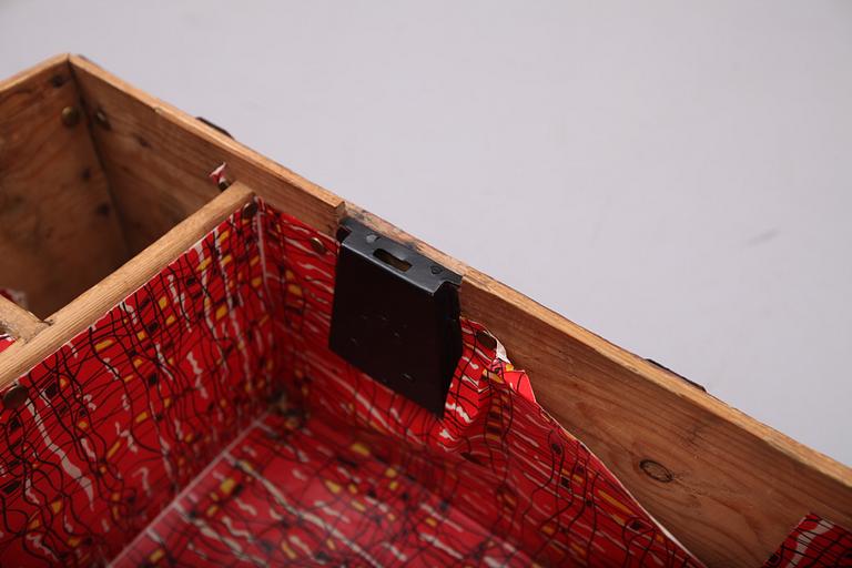 SKRIN, 2 st, trä, omkring år 1900.