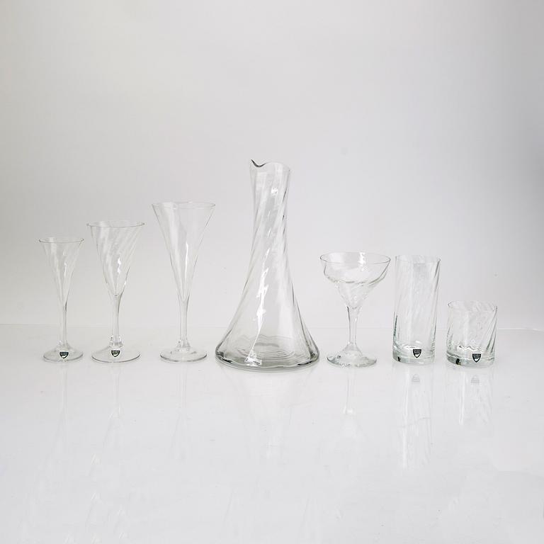 Gunnar Cyrén, a 36 pcs glass service "Helena from Orrefors alter part of the 20th century.