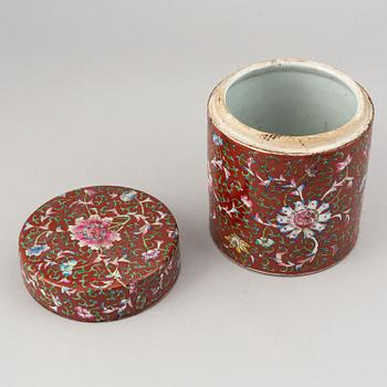 Ten Chinese porcelain objects and 1 cloisonne vase, Qing dynasty, and 20th century.