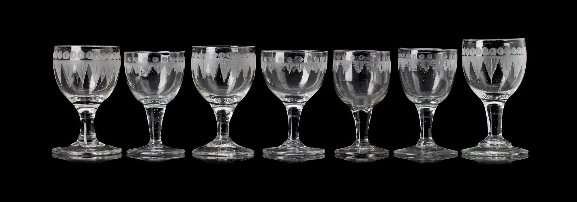 VINGLAS, 7 st, empire, 1800-talets första hälft.