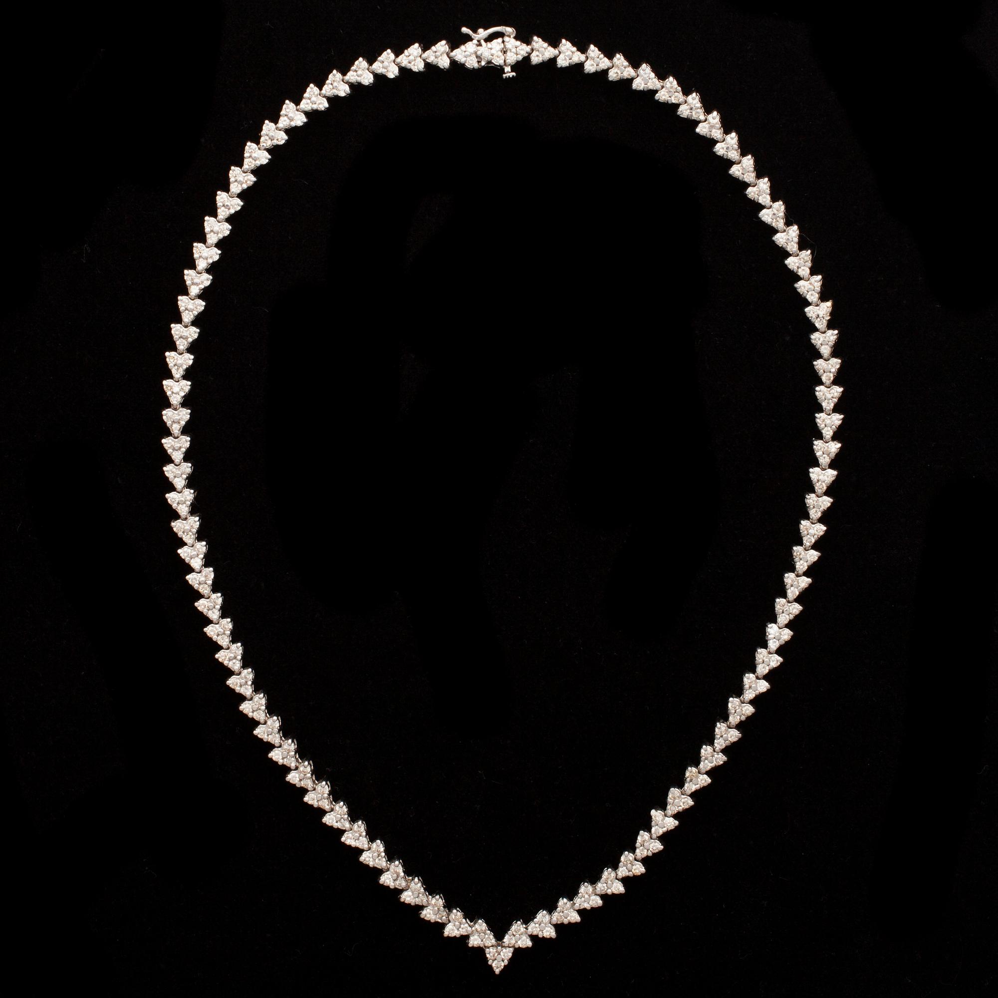 COLLIER, 14K vitguld, briljantslipade diamanter 267 st. Vikt 51,77 g. 2000-tal.