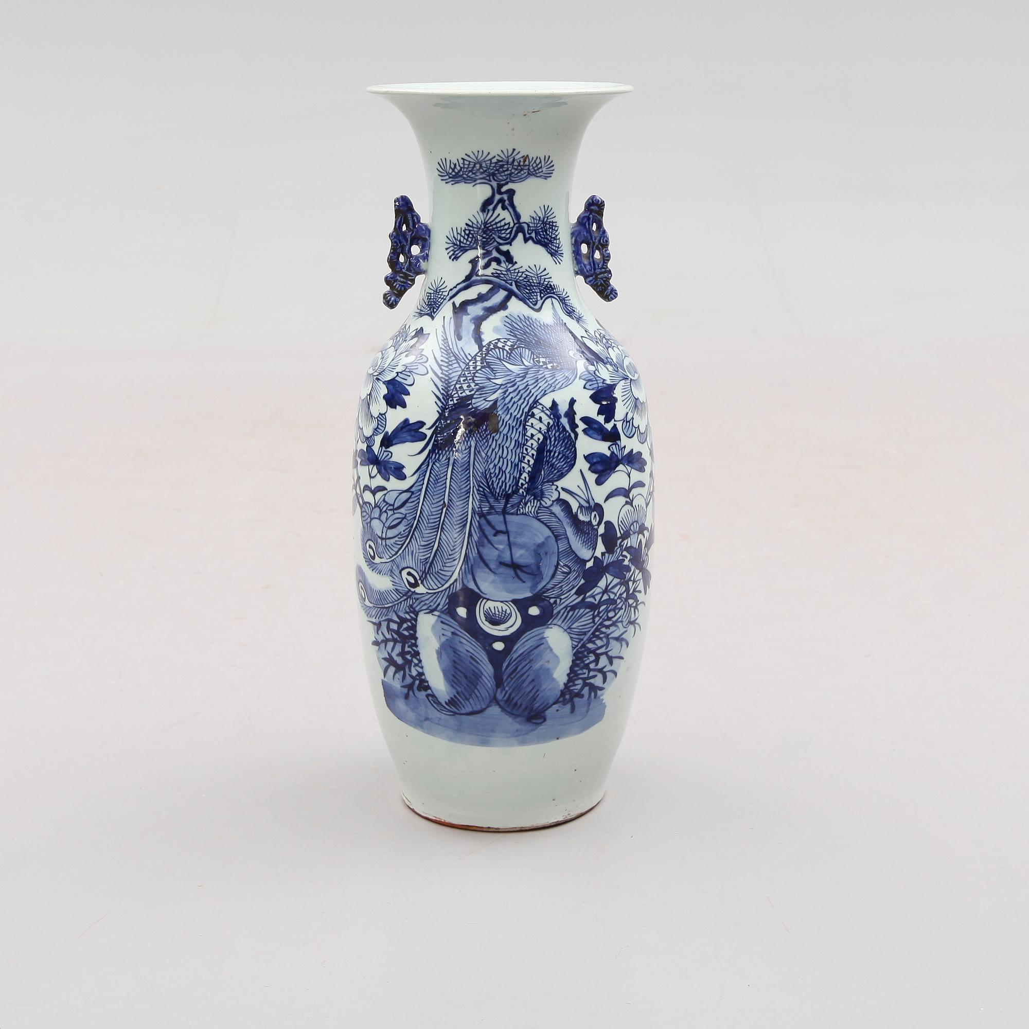 GOLVURNA, porslin, Kina, 1900-tal.