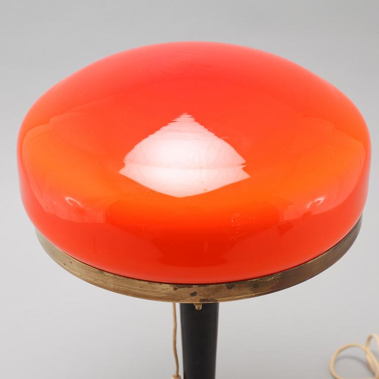 A mid 20th century table lamp.