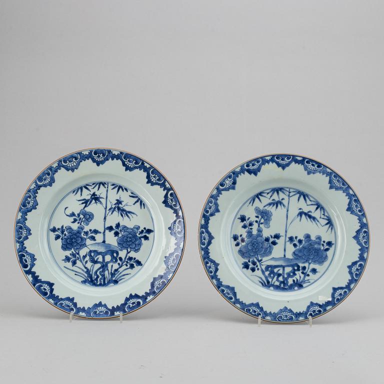 A pair of blue and white dishes, Qing dynasty, 18th Century.