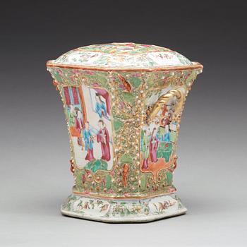 An Export Canton famille rose tulip vase, Qing dynasty, late 19th Century.