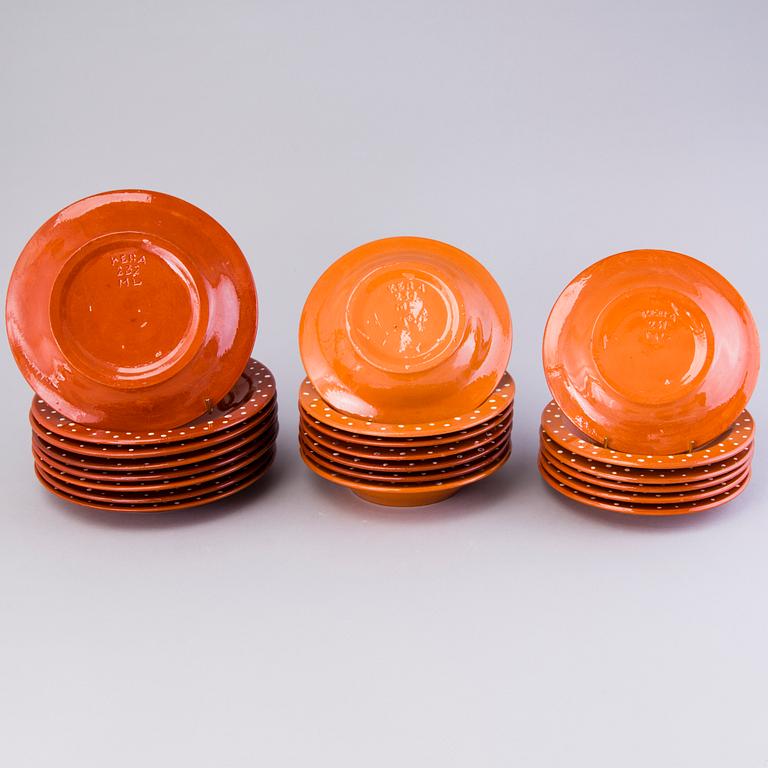 MARITA LYBECK, servisdelar, 28 st, keramik + bok "Marita Lybeck 1906-1990".