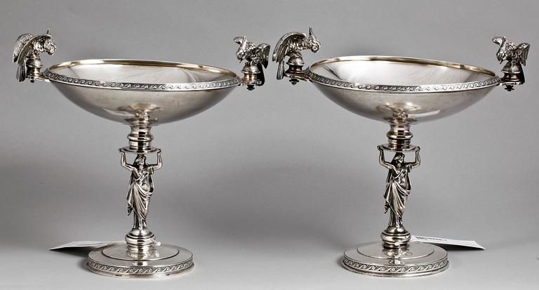 SKÅLAR PÅ FOT, ett par sterlingsilver. Gorham USA, 1800-talets andra hälft. Vikt ca 1865 gr.