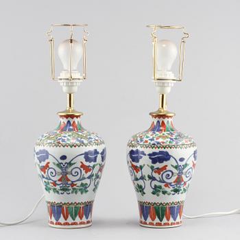 BORDSLAMPOR, ett par, porslin, Kina, 1800/1900-tal.