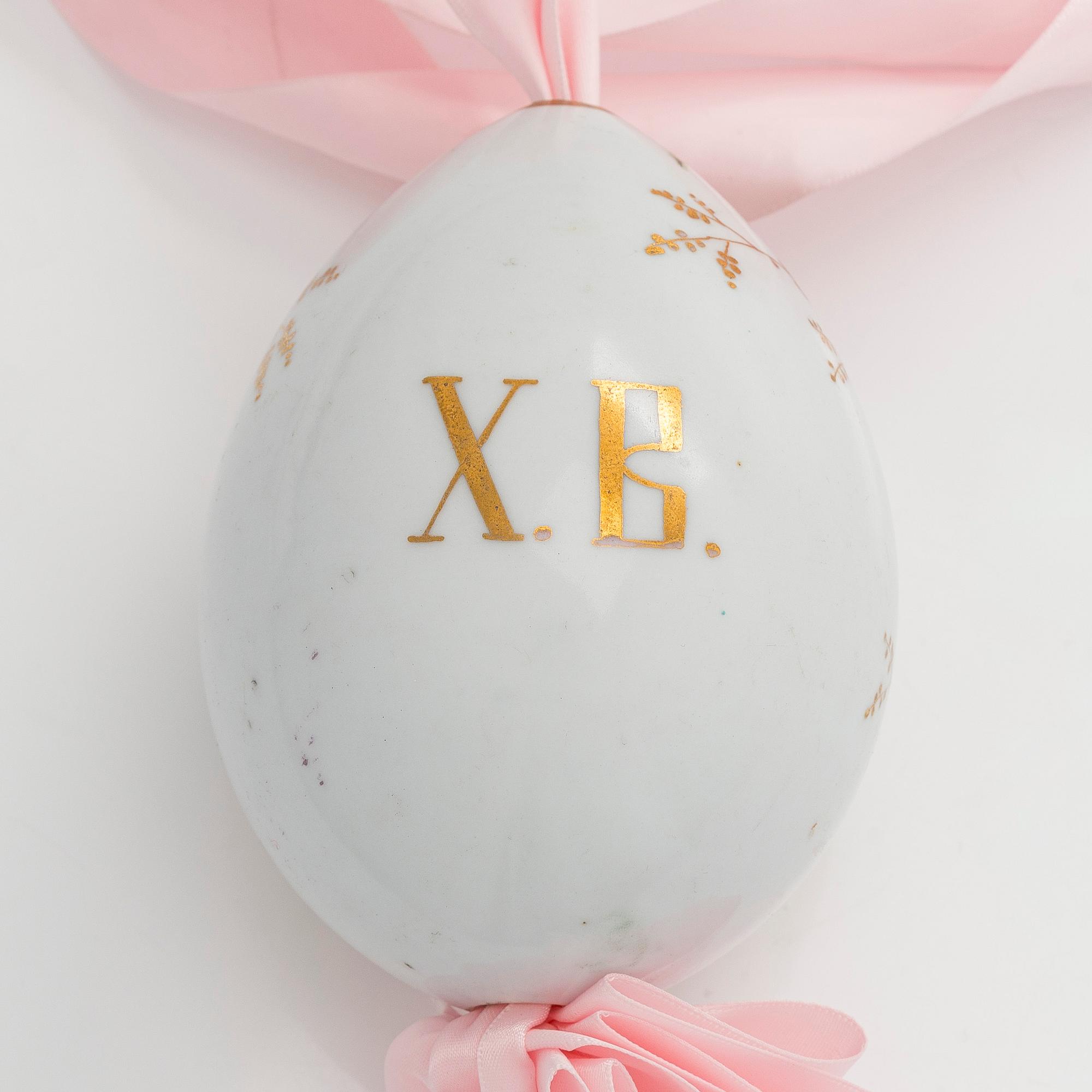 A Russian porcelain Easter egg from around the turn of the 20th Century.