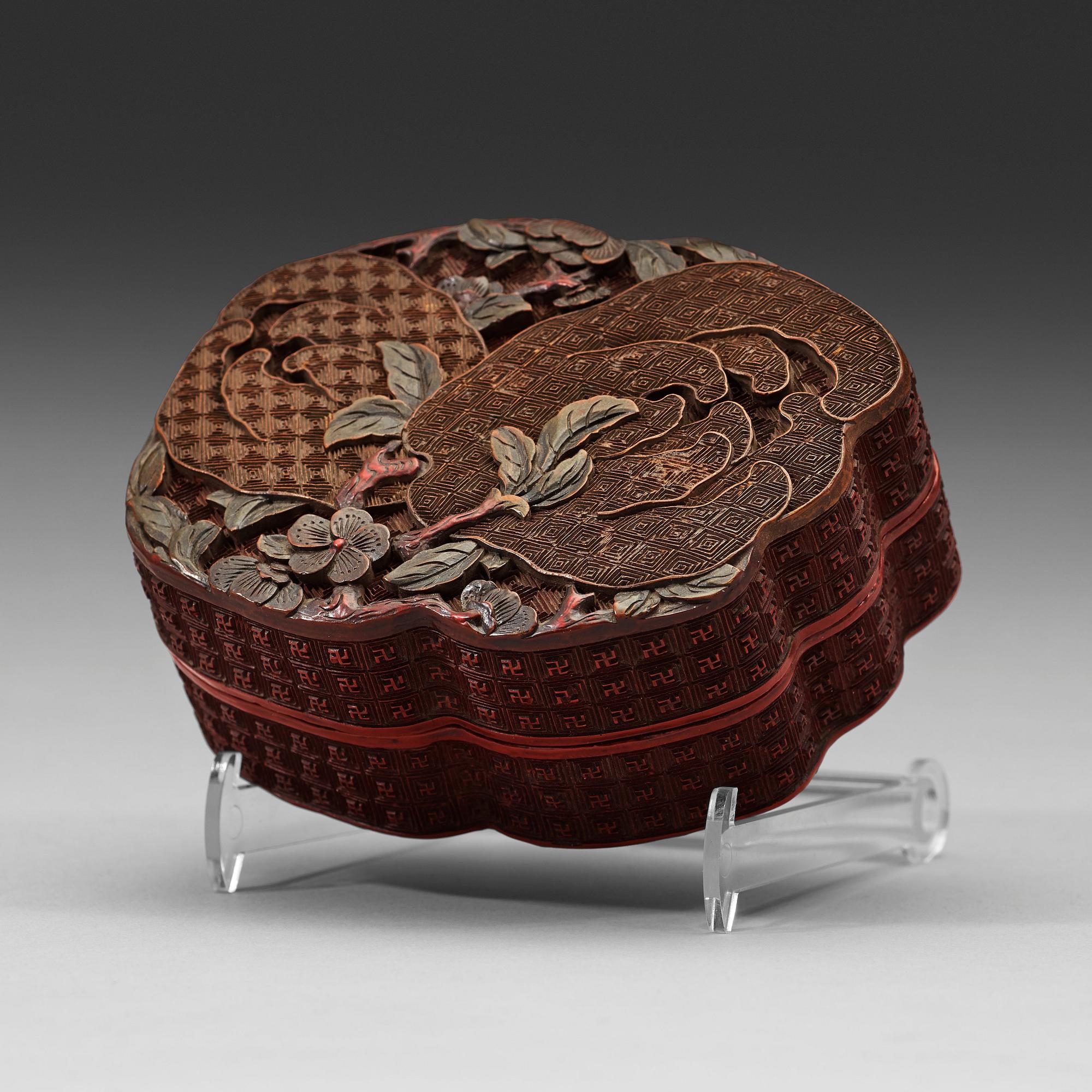 A lacquer box with cover, Qing dynasty (1644-1912).