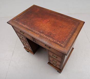 SKRIVBORD, England, omkring år 1900.