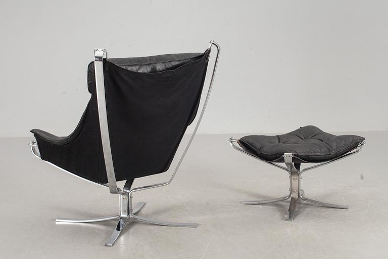 FÅTÖLJ MED FOTPALL, "The Falcon Chair", Sigurd Resell, Vatne Möbler, Norge, 1900-talets andra hälft.