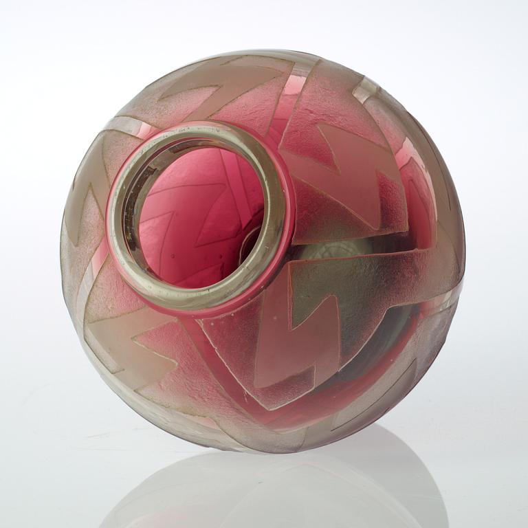 A Schneider 'Série Z' glass vase, France 1924-30.