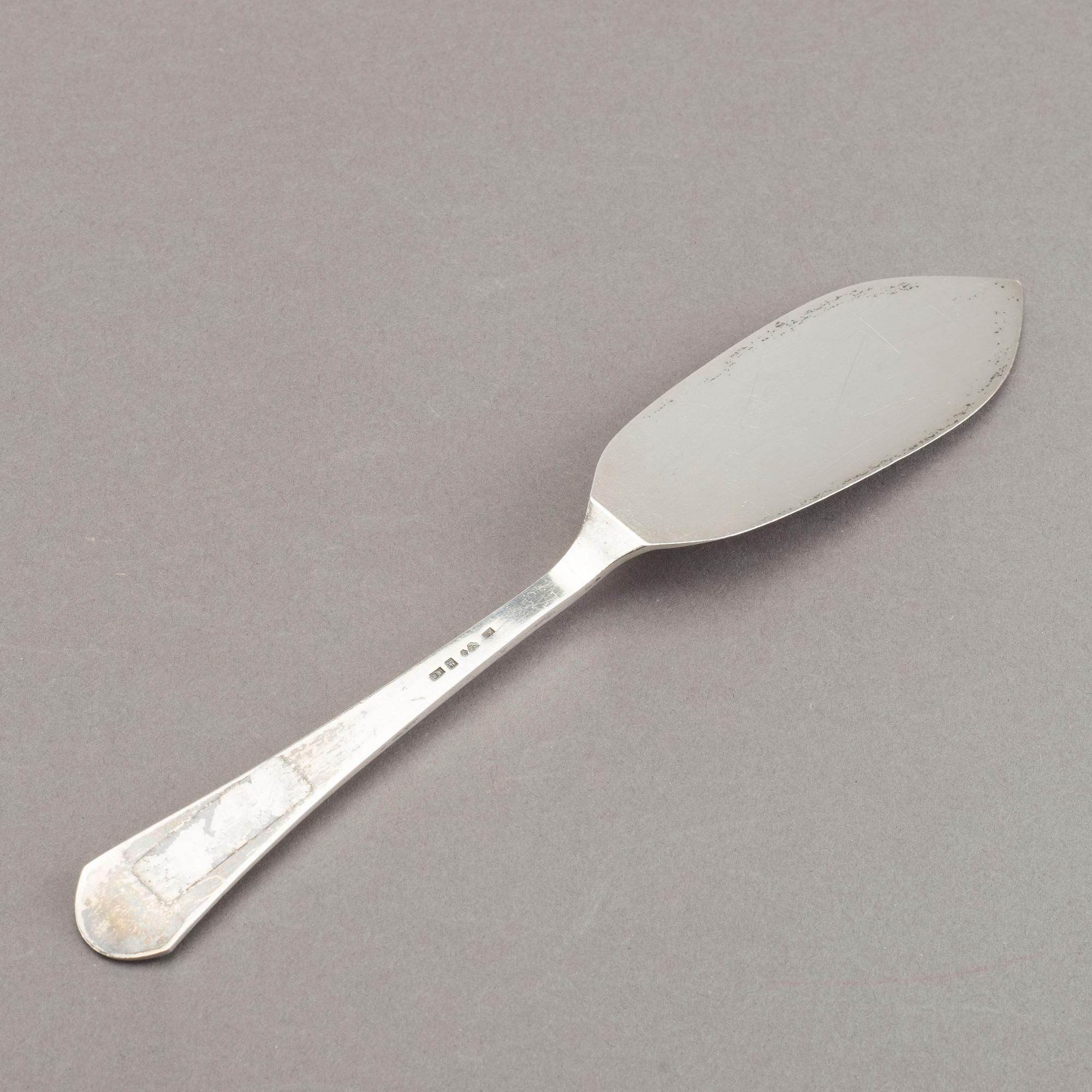 A 20th century silver cake server mark of W Nilsson Lund 1945, weight ca 77 gr.