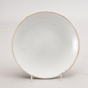 A Chinese porcelain 19th century dish.