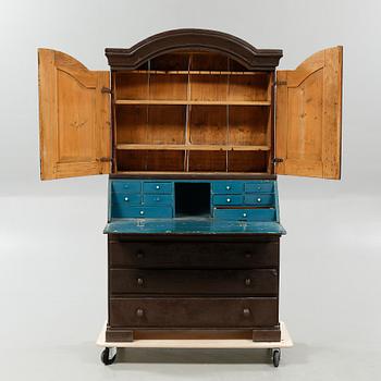 A Swedish handicrafted cabinet, made around year 1800.