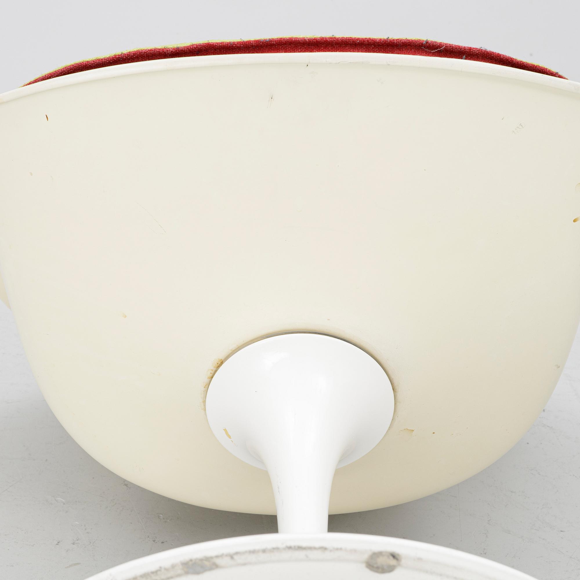 Eero Saarinen, A 'Tulip' armchair.