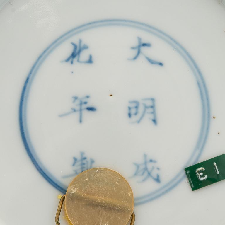 Two 18th-century Chinese porcelain dishes.