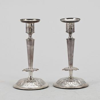 LJUSSTAKAR, ett par, silver, otydliga mästastämplar, Stockholm, 1827.