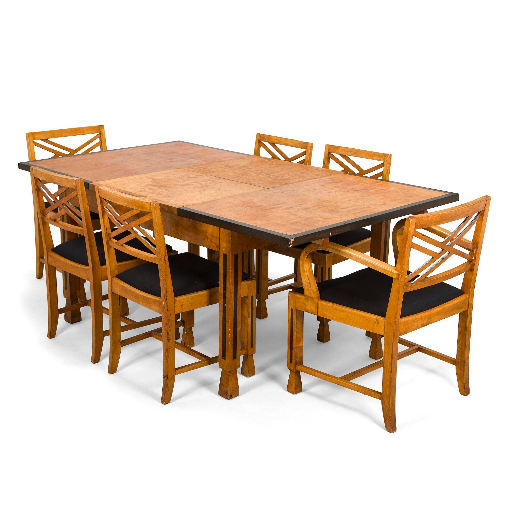 A 1920s/30s century dining table and set of 6 + 2 chairs.