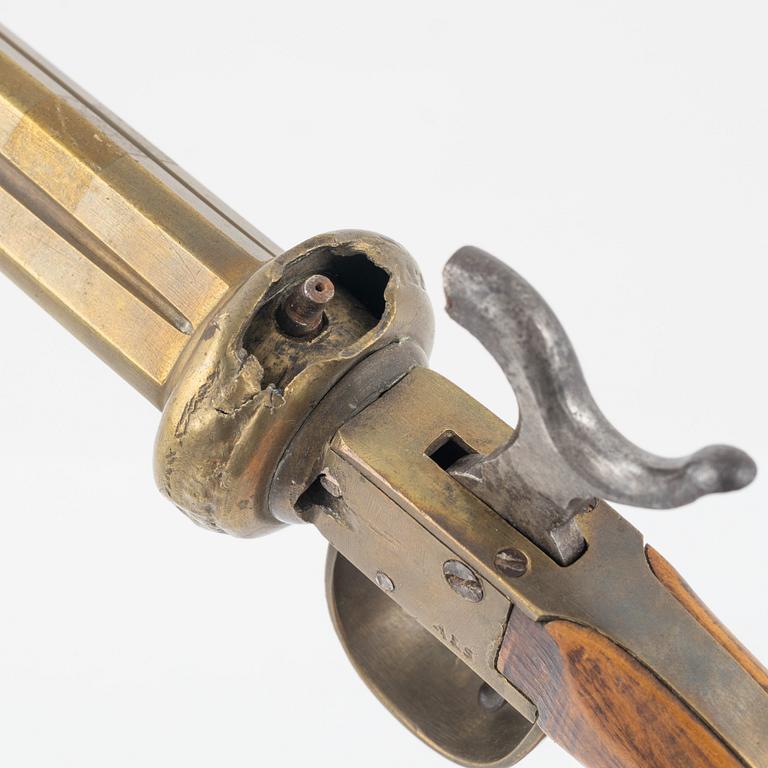 Slaglåsrevolver, märkt AIS (Anders Johannesson i Romenäs 1840-1914).