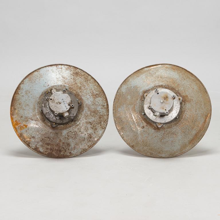 Paavo Tynell, vägg/taklampor, ett par, utebelysning, Idman 1900-talets mitt.