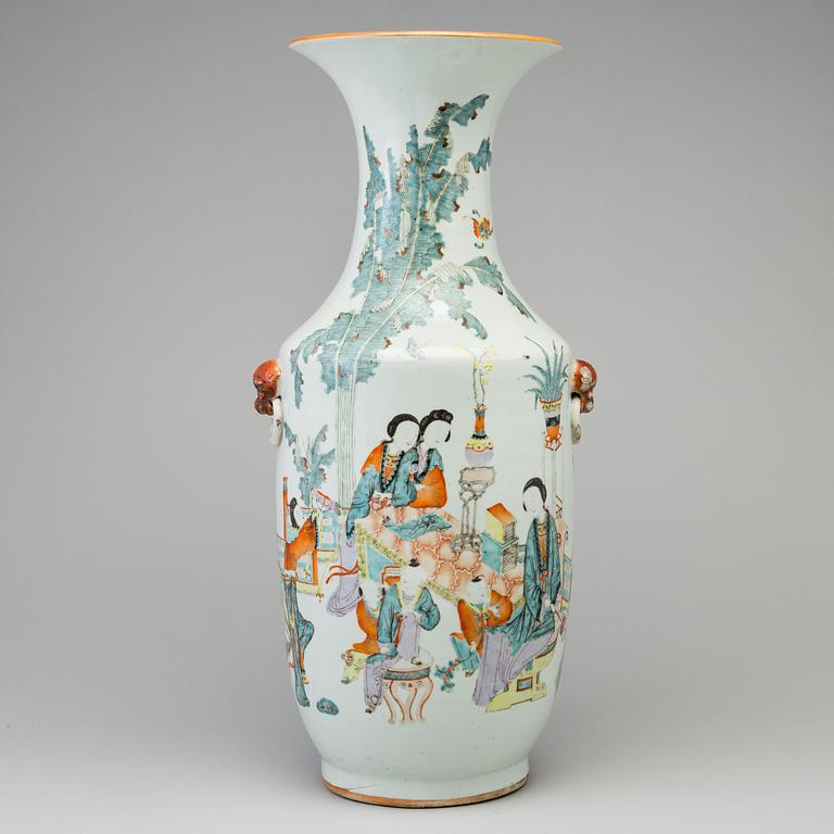 A large Chinese famille rose vase, early 20th century.
