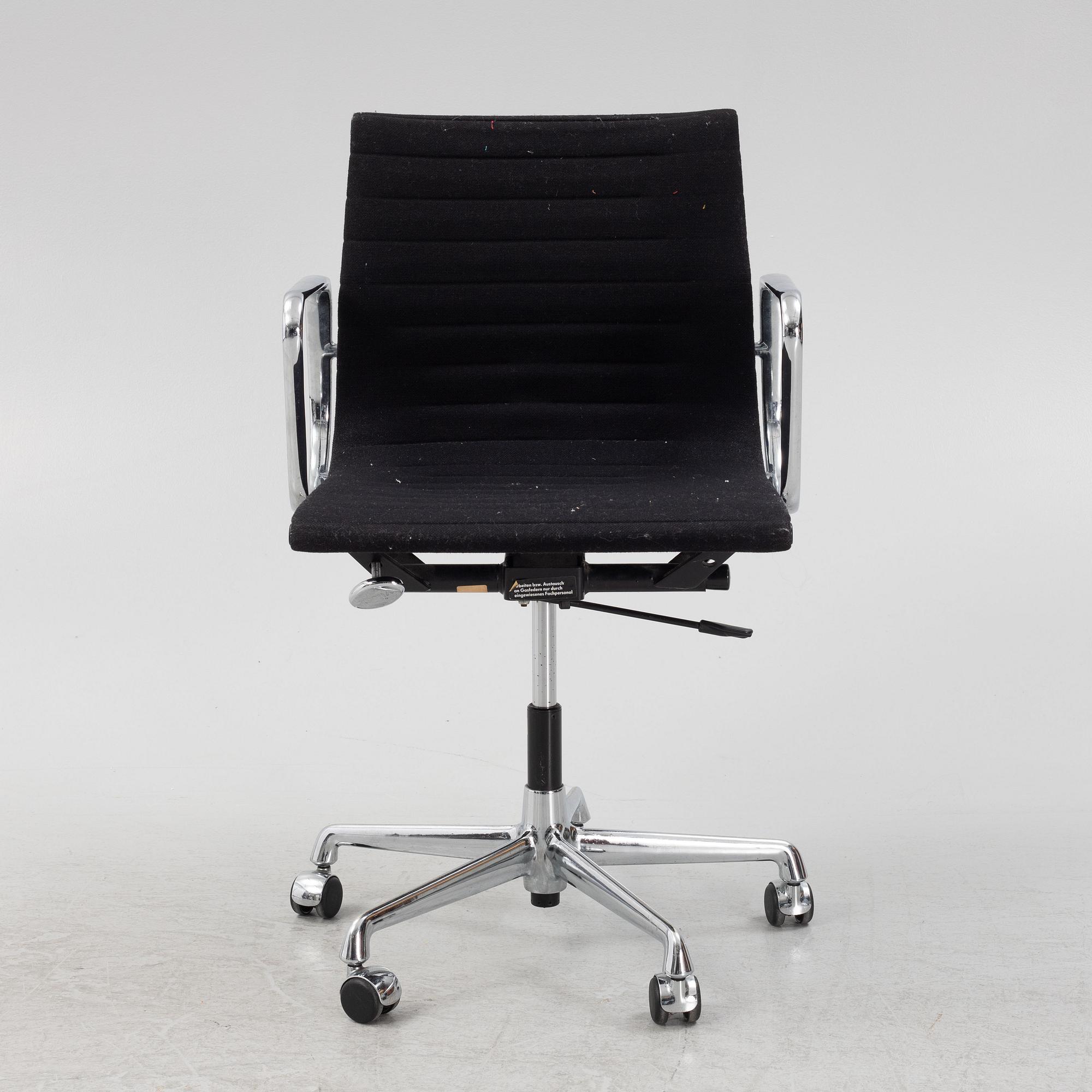 Charles & Ray Eames, an 'EA 117' swivel chair, Vitra.