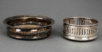 COASTERS, 4 st, vitmetall, 1900-talets första hälft.