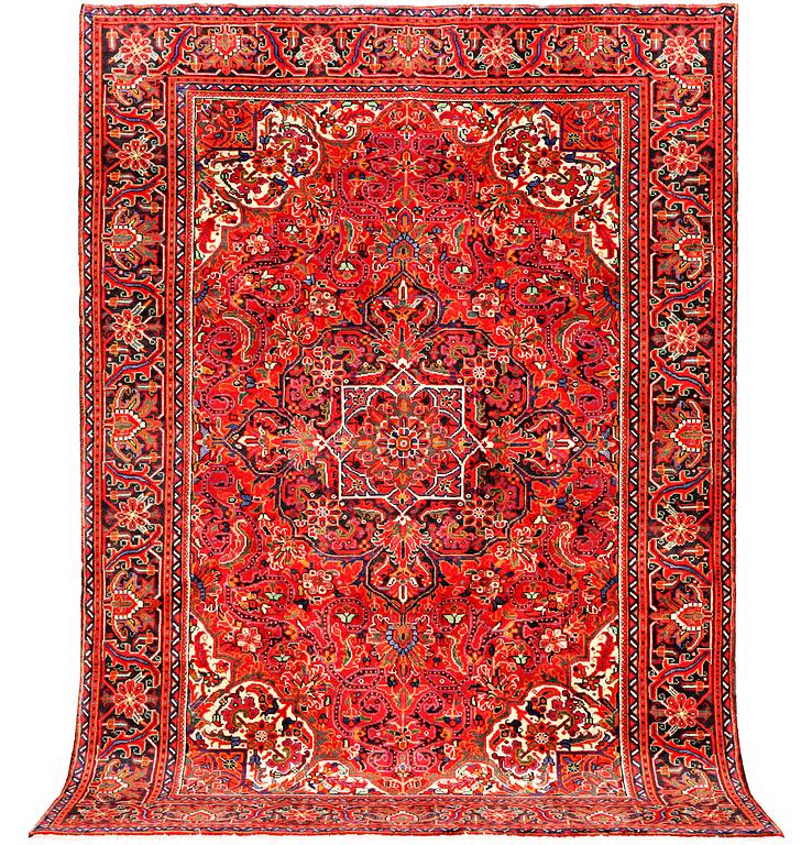A Heriz patternd carpet, a.  295 x 207 cm.