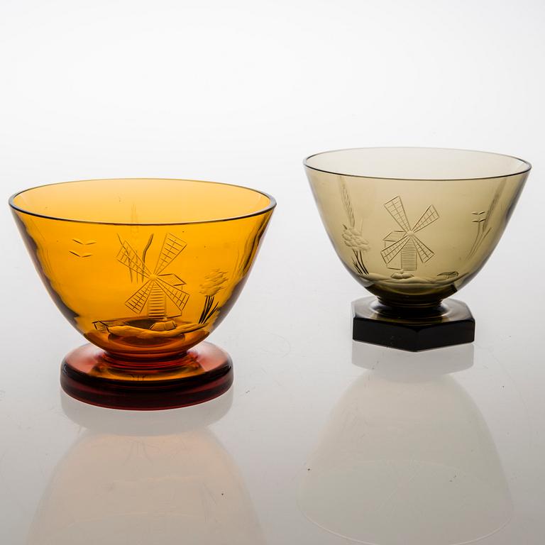 GÖRAN HONGELL, SKÅLAR, 2 st, glas, den ena signerad G.H Karhula. 1930-tal.