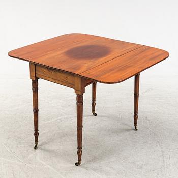 Bord med klaffar, sk Pembroke table, 1800-tal.