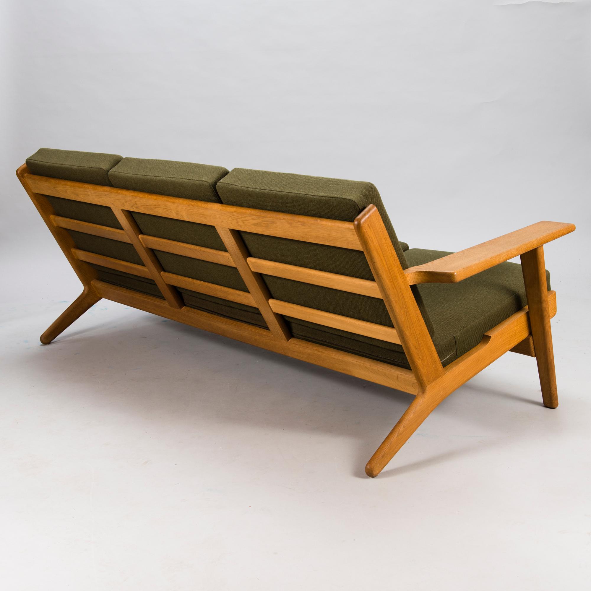 HANS J WEGNER Model GE-290 Sofa by Getama Gedsted, Denmark.