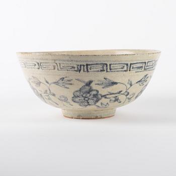 A bleu and white bowl, South East Asia, 15th/16th Century.