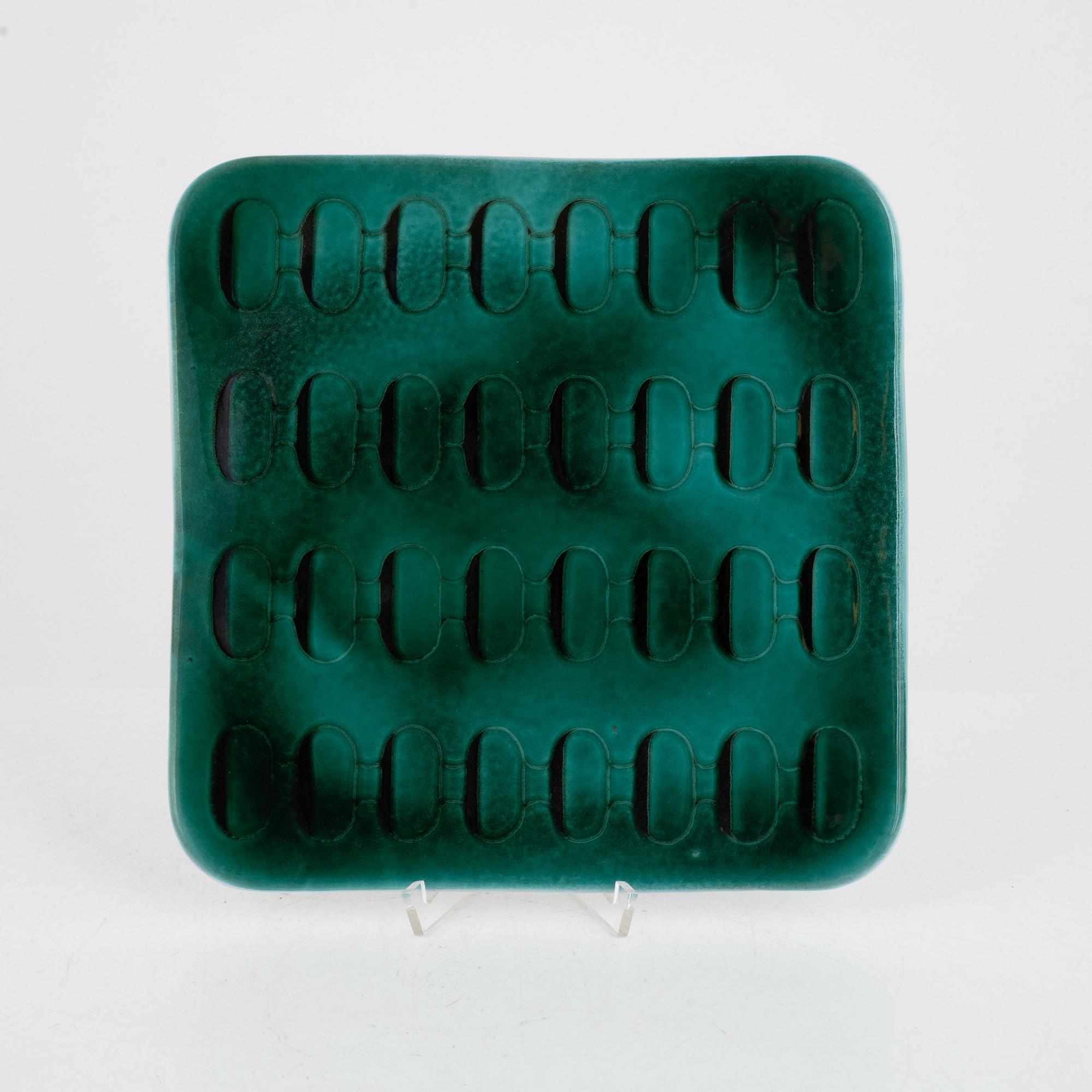 Anna-Lisa Thomson, fat, 4 st, Upsala Ekeby.