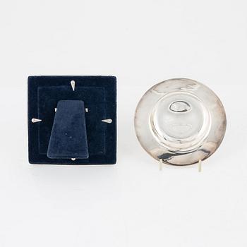 Frame and dish, silver, 'Davis Cup', Carr's of Sheffield Ltd, Sheffield 1998.