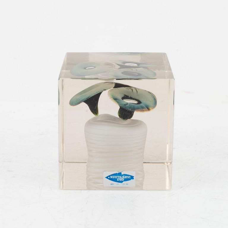 Oiva Toikka, a glass year cube 1978, Nuutajärvi, Finland, signed and numbered 387/2000.