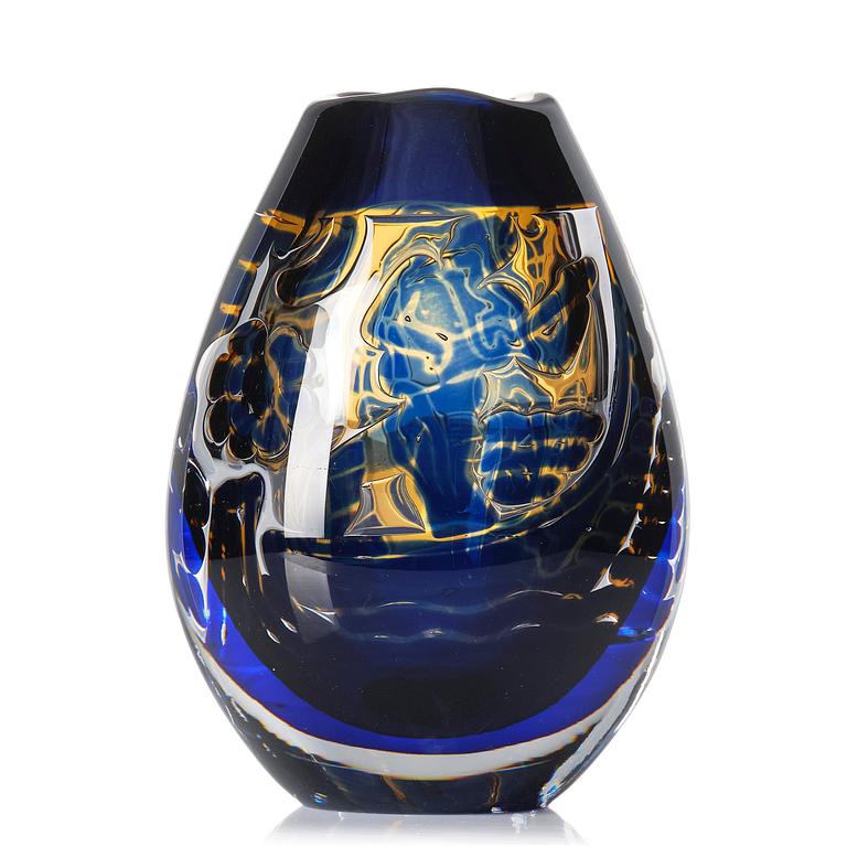 Edvin Öhrström, an ariel glass vase, Orrefors, Sweden 1948.