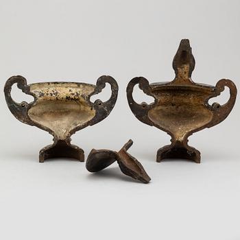 A pair of cast iron decor elements, ca 1900.